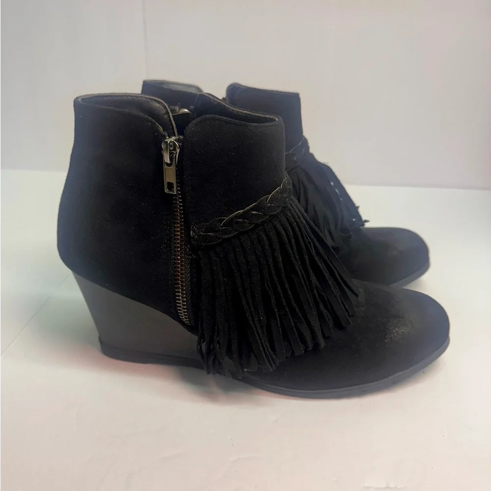 Pierre Dumas Black Fringe Ankle Booties size 10